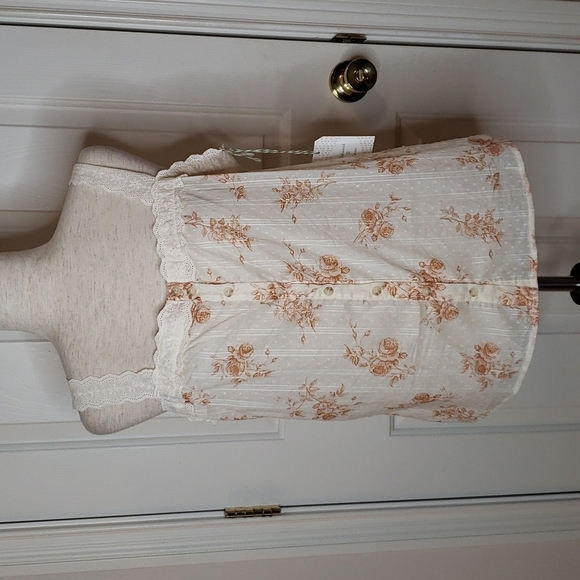 Blu Pepper Tops - 𝅺blu Pepper Cream Floral Tank Top NWT Size L